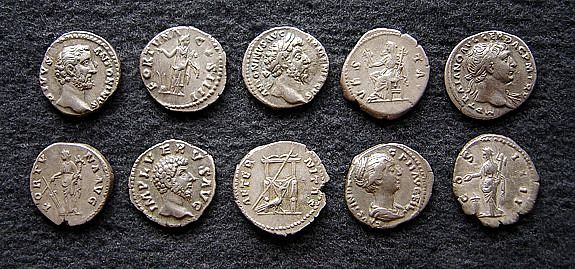 cinco antiguas monedas griegas