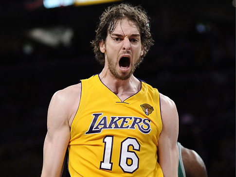 Pau Gasol con la camiseta nba de los Los Angeles Lakers 