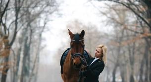 ¿Qué cuidados se recomiendan tener con el caballo durante la época invernal?