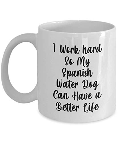 Taza de café de perro de agua español – I Work Hard – regalo para amantes de los perros