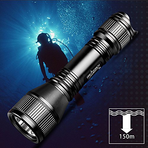 Linterna de buceo ORCATORCH D550 con interruptormagnético hasta 150 metros de profundidad.