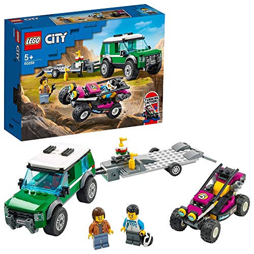 LEGO 60288 City Furgoneta de Transporte del Buggy de Carreras Todoterreno con Remolque, 2 Figuras de Conductores y Accesorios
