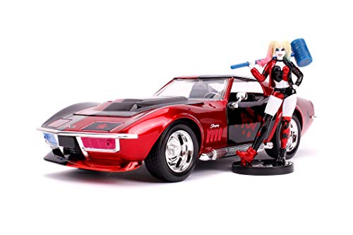 Jada Toys 253255019, 1969, Chevy Corvette Stingray, Escala 1:24, Rueda Libre, Puertas, Maletero y capó, Incluye Figura de Harley Quinn