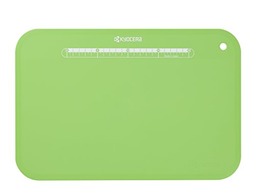 KYOCERA CC-100GR, Tabla de Cortar, de plástico, Flexible, Ligera, Antideslizante, fácil de Limpiar, Resistente al Calor hasta 100 ° C, incluida la medición para un Corte preciso, Verde, cerámica