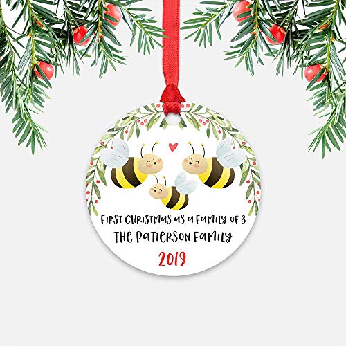 Adorno de árbol de Navidad con texto en inglés "Curantine" 2020 - Familia de abeja, 1ª Navidad como una familia de 3 animales, regalo de nuevo bebé niño niña