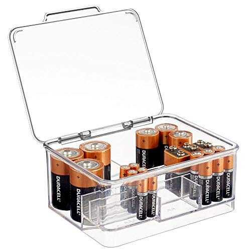 mDesign Contenedor de pilas y baterías de diversos tamaños – Caja con compartimentos apilable ideal como portapilas – Cajas de plástico con tapa – transparente
