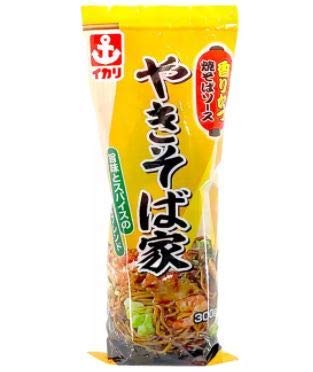 Salsa Ikari Yakisoba 300g - Salsa de fideos fritos japoneses clásica. Hecho de una combinación de umami a base de mariscos como bonito, algas y soja de camarones y umami a base de carne.