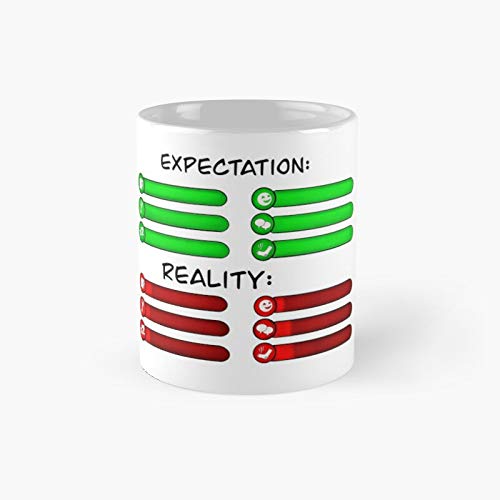 Taza clásica con texto en inglés "Expectation Vs Reality Sims 4 Emaginations"