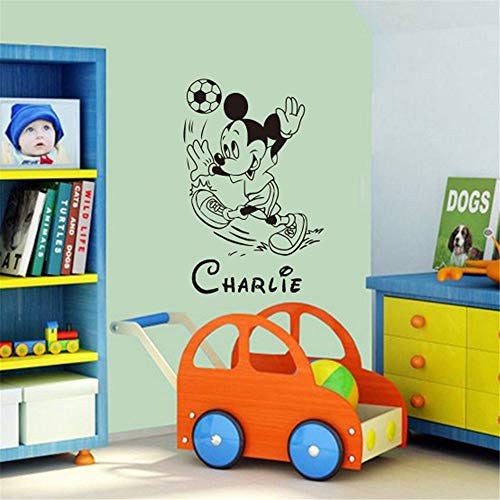 Mickey Minnie Mouse Wall Art Decal Sticker Mickey Mouse Nombre personalizado jugando Fútbol de dibujos animados de vinilo tatuajes de pared Arte Wallpaper pared