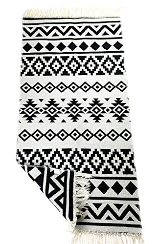 SOLTAKO Alfombra de pasillo con flecos y patrón reversible, reversible, estilo bohemio, étnico, marroquí, lavable, modelo vintage Karthago (negro/crudo), 135 x 65 cm