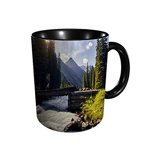 Taza de la División I 11 Gu de Hiker in The Mountains of Kirguistán