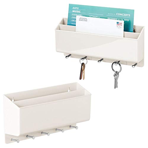 mDesign Juego de 2 bandejas para cartas para pasillo o cocina – Compacto colgador de llaves con 2 compartimentos para el correo y 5 ganchos para colgar – Llavero de pared de plástico – crema