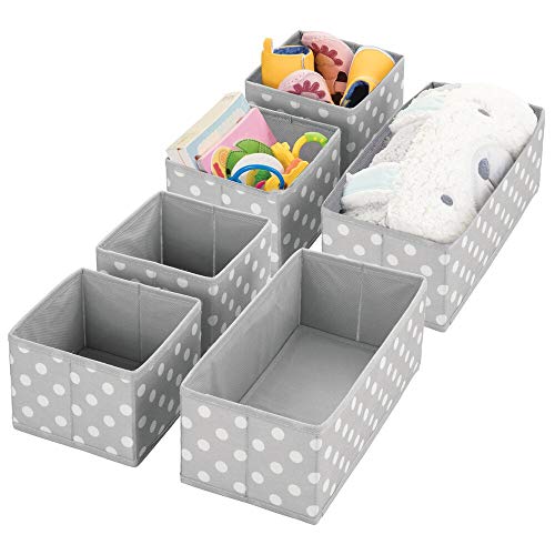 mDesign Juego de 6 Cajas para Guardar Ropa – Organizador de Armario en 2 tamaños para el Dormitorio Infantil – Cajas organizadoras de Fibra sintética con diseño Atractivo – Gris y Blanco