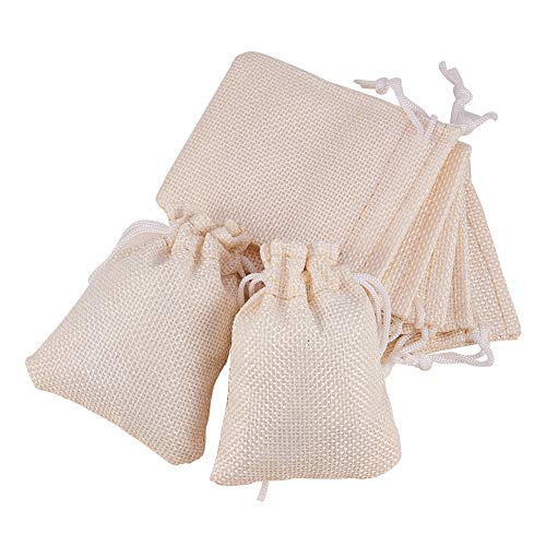 BENECREAT 25 PCS Bolsas de Arpillera con Cordón Envase de Regalo Color de Crema para Fiesta Boda y Almacenamiento de Cosas Pequeñas 9x7cm