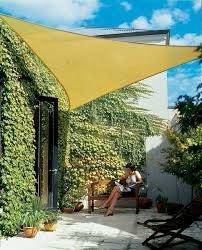 Toldo parasol triangular color crudo (5 x 5 x 5 m)