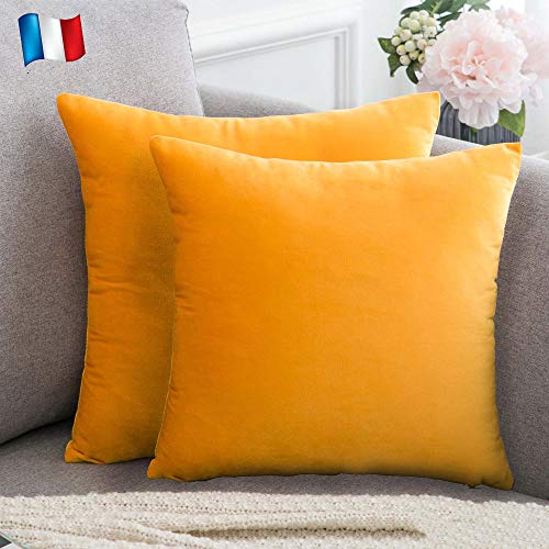 Douceur De Plumes Juego de 2 Fundas de cojín Amarilla Mostaza Naranja 50x50 Terciopelo Decorativo Liso, Suave y Moderna Funda de Almohada Cuadrada, decoración Sala, sofá (2 Amarilla Mostaza Naranja)