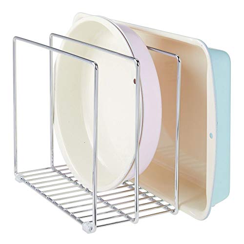 mDesign Soporte para bandejas de horno en metal – Compacto organizador de tapaderas para los armarios – Platero de cocina para guardar utensilios ahorrando espacio – plateado