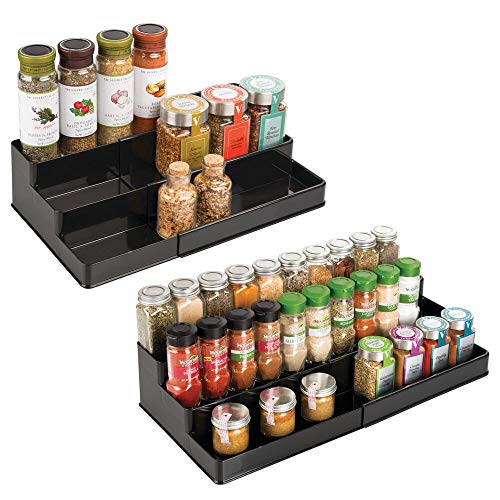 mDesign Juego de 2 Especiero extensible para armario de cocina – Estante para especias idóneo como organizador de condimentos, salsas o artículos de pastelería – Anchura adaptable, tres niveles, negro