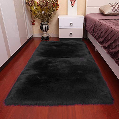 SHENGYUAN Alfombra Oveja de Piel Sintetica,Fácil de Limpiar y Duradero, Suave, Medidas Alfombra de Comedor, Dormitorio, Pasillo o Regalo,Negro,70 * 135cm/27.6 * 53.1in