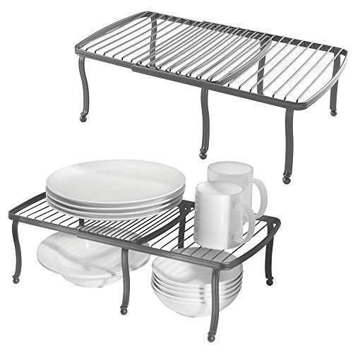 mDesign Juego de 2 repisas ajustables para interiores de armarios de cocina – Práctica balda extensible de metal para ampliar el espacio de guardado – Estante para platos antideslizante – gris oscuro