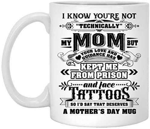 Taza de café Sé que técnicamente no eres mi mamá, pero tu amor me mantuvo alejado de la cárcel y los tatuajes