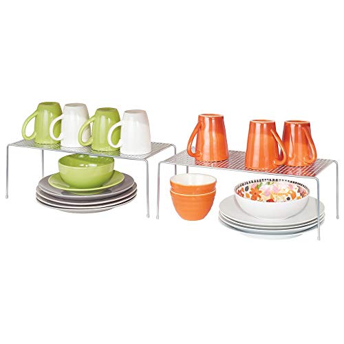 mDesign Juego de 2 estantes de cocina – Soportes para platos independientes de metal – Organizadores de armarios estrechos para tazas, platos, alimentos, etc. – plateado