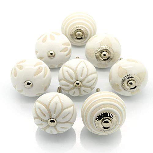 Pushka Home Conjunto de 8 Cerámica Crema Blanca Beis Armario Pomos Puerta. Pack 8 X 40mm Estilo Antiguo Estarcido Tiradores Mix. Traje Puertas hasta 27mm. Se Envía con Plata Fijaciones para Decorar Tu