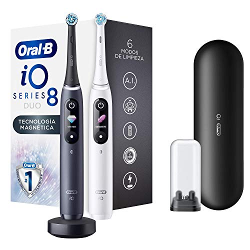 Oral-B iO 8 Cepillos Eléctricos Recargables Con Tecnología De Braun, Mangos Blanco Y Negro Con Tecnología Magnética Revolucionaria, Pantalla En Color, 2 Cabezales De Recambio, 1 Funda De Viaje Premium