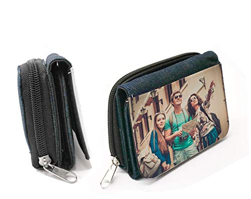 Cartera Vaquera Personalizada con Fotos y Texto | Máxima Calidad de impresión | Espacio para 8 Tarjetas y Billetes con Cierre Cremallera | Tamaño 12 x 9cm | con Porta Monedas | Color Tejano