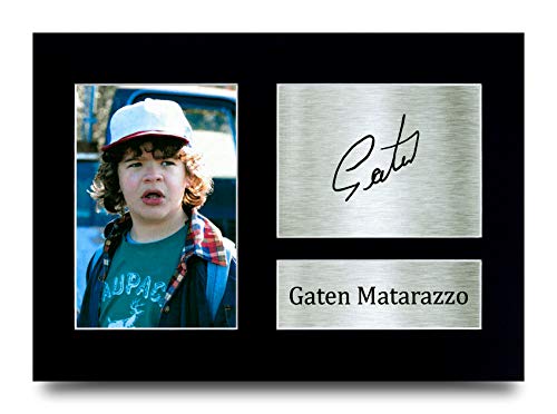 HWC Trading - Fotografía impresa autografiada para aficionados a los recuerdos televisivos, Dustin Henderson en Stranger things, interpretado por Gaten Matarazzo, A4