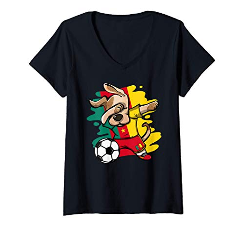 Mujer Divertido Dabbing Perro Fútbol de Camerún - Bandera Deporte Camiseta Cuello V