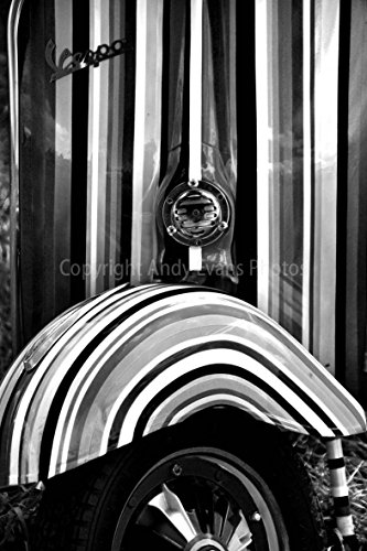 Andy Evans Photos Fotografía fotográfica de Vespa Piaggo de 30,48 x 45,72 cm de una Vespa Piaggio Scooter vista frontal foto retrato en blanco y negro