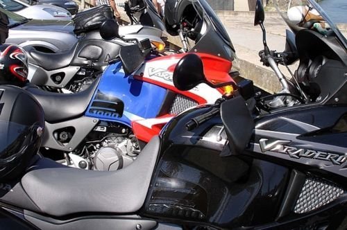 Adhesivos 3D Protecciones Lateral Depósito Compatible X Moto Honda Varadero 1000