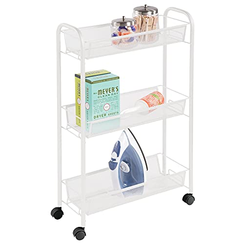 mDesign Estantería con Ruedas para lavadero – Compacto Mueble Auxiliar para Guardar detergente, quitamanchas, etc. – Práctico Carro de lavandería en Metal con Tres estantes Estrechos – Blanco